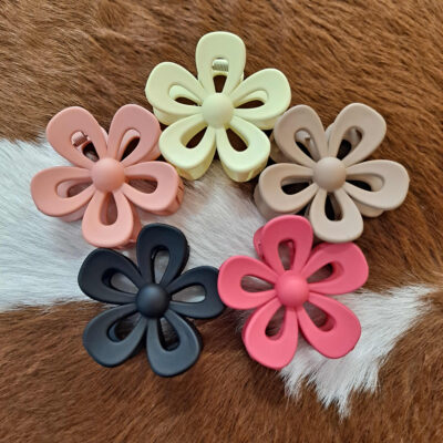 Sweet Hollowed Flower Shape Claw Clip